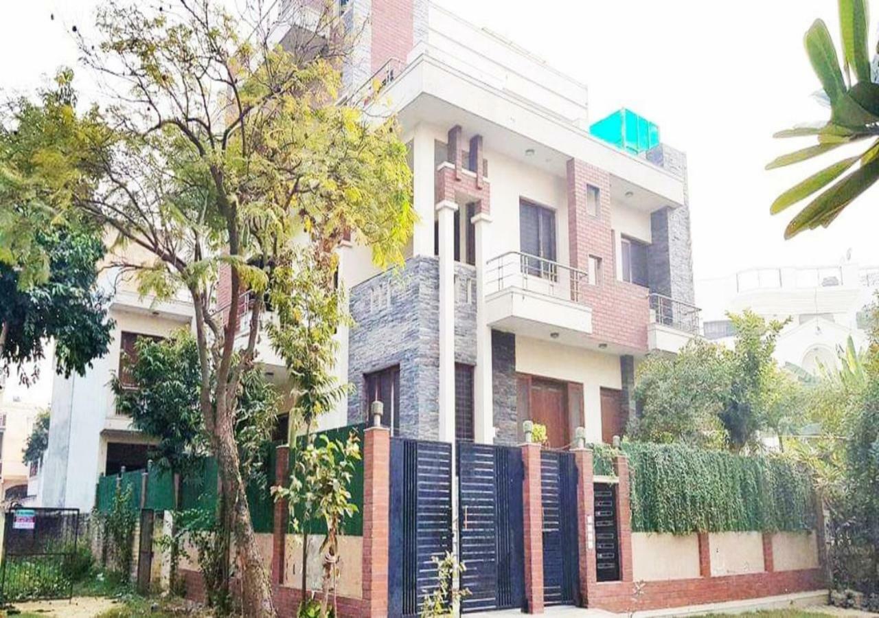 J P Residency Hotel Greater Noida Exterior photo