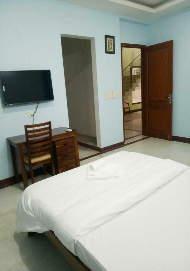 J P Residency Hotel Greater Noida Exterior photo