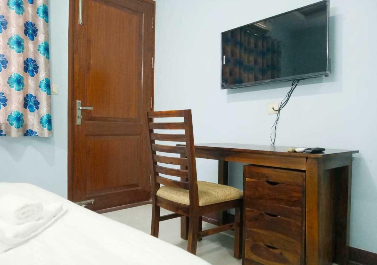 J P Residency Hotel Greater Noida Exterior photo