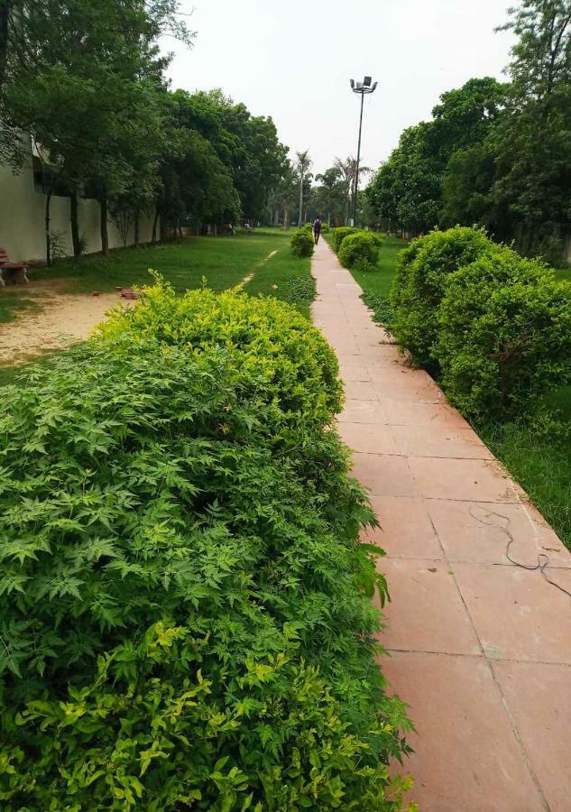 J P Residency Hotel Greater Noida Exterior photo