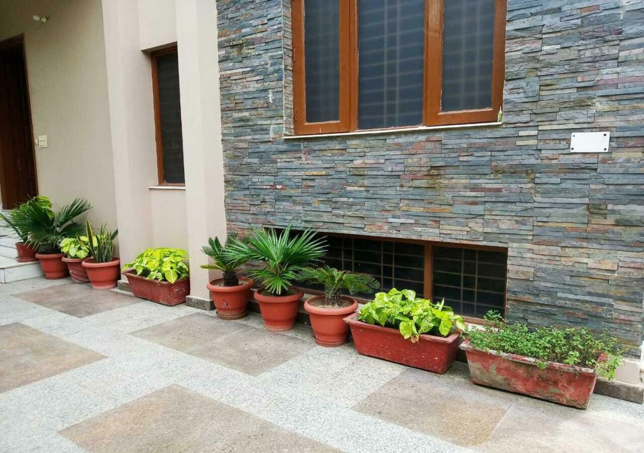 J P Residency Hotel Greater Noida Exterior photo